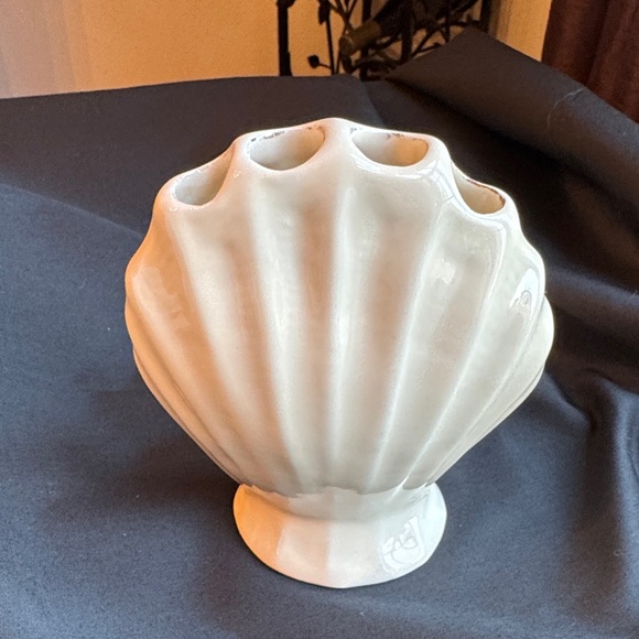 Beach theme Cream Ceramic Sea Shell Toothbrush holder! EUC! No cracks! - Picture 1 of 9